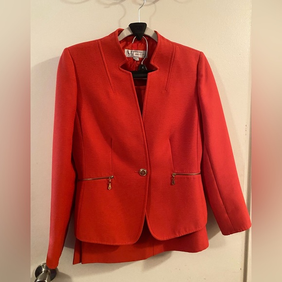 Women jacket, pant, skirts, suits sizes 2, 4 or 4P. $30-$40 or best offer. - Picture 15 of 16